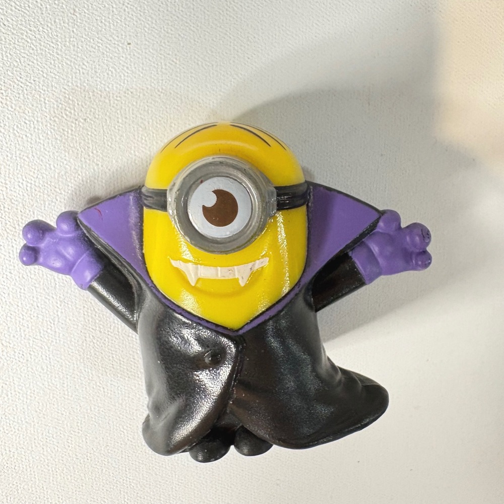 McDonalds Minions Stuart Vampire Figure Halloween Dracula Toy 2013 PVC 2.5"